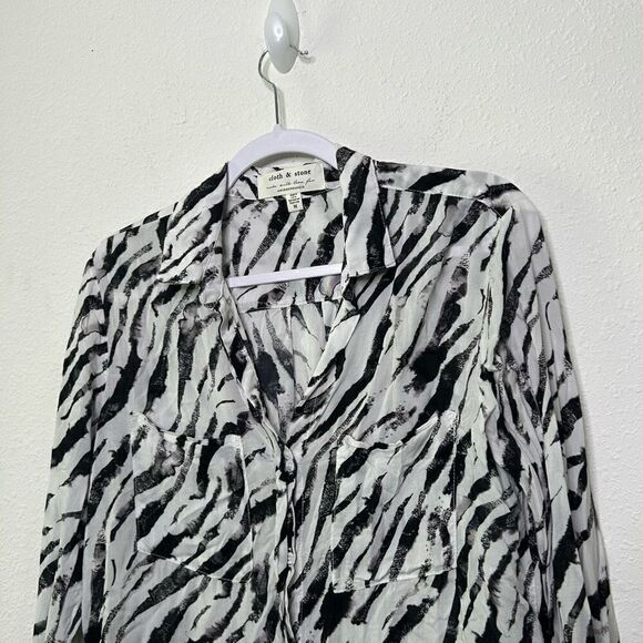 Cloth & Stone Black White Animal Print Button Front Long Sleeve Top Size M - Picture 2 of 9